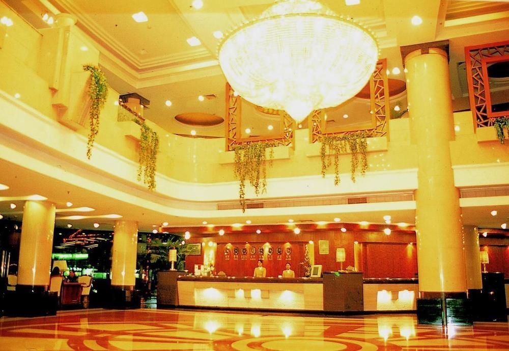 Crown Otel Vuhan Dış mekan fotoğraf