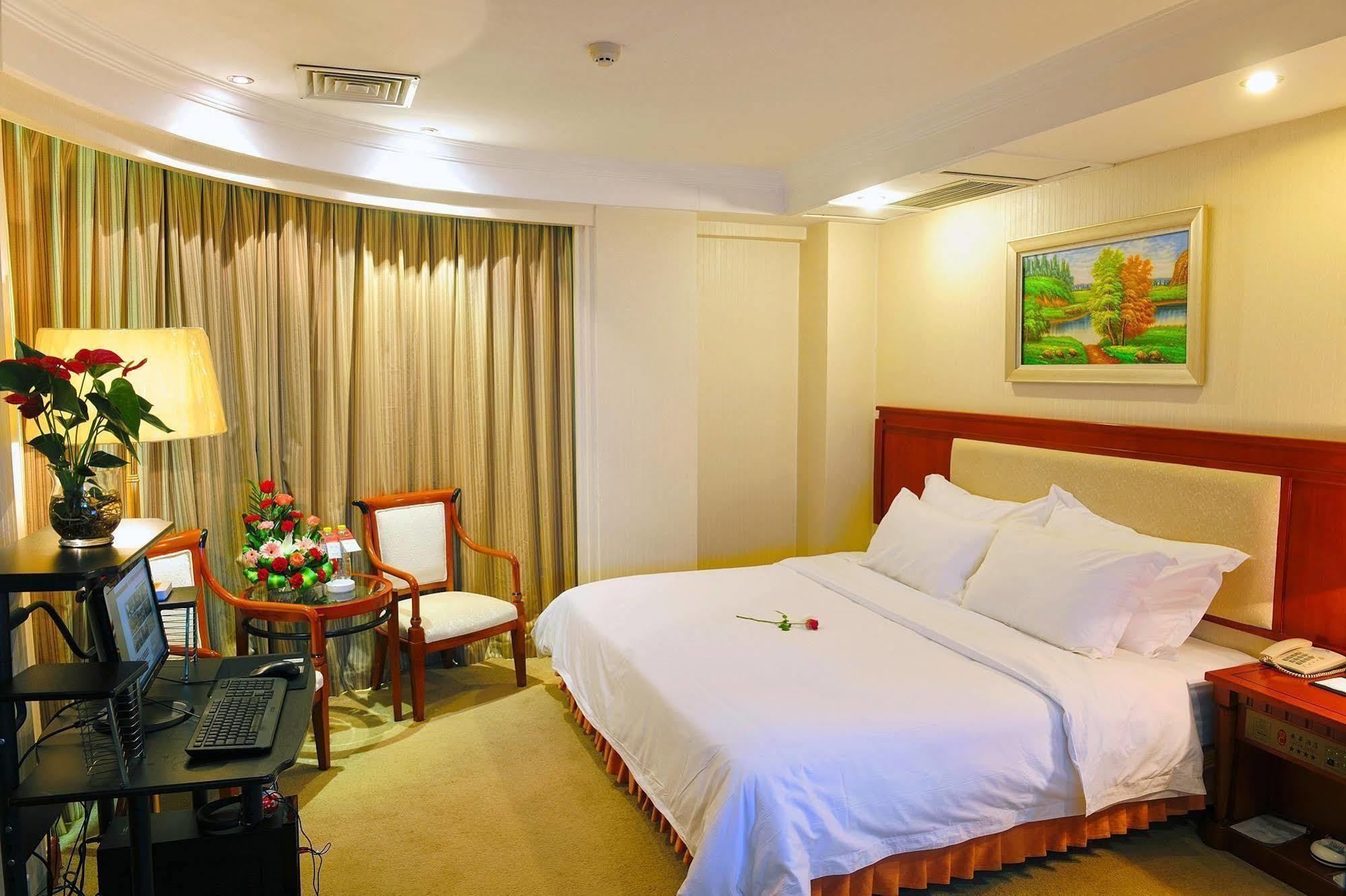 Crown Otel Vuhan Dış mekan fotoğraf