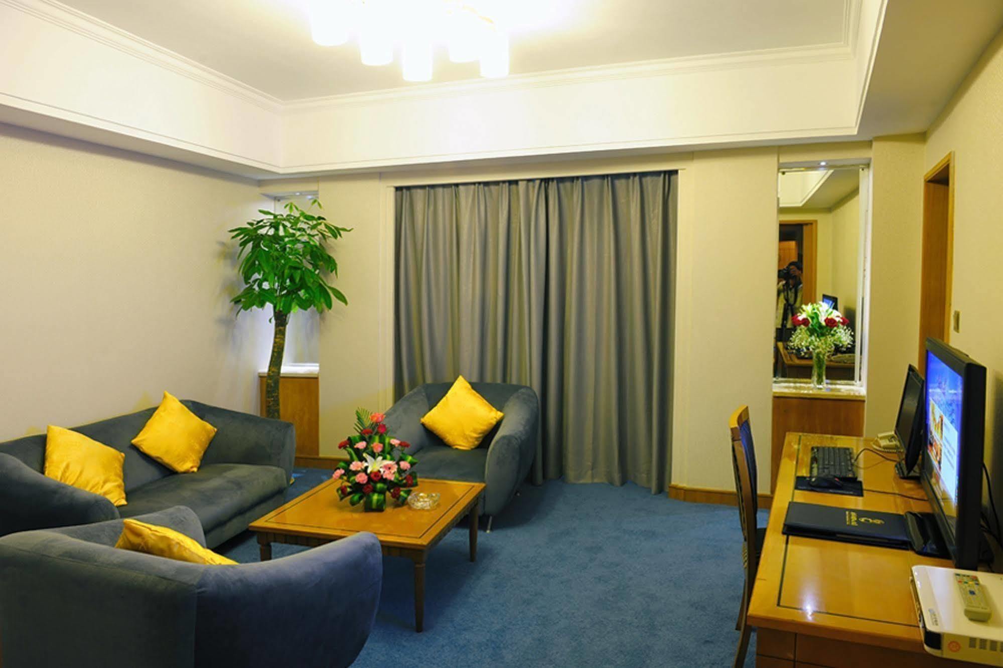 Crown Otel Vuhan Dış mekan fotoğraf