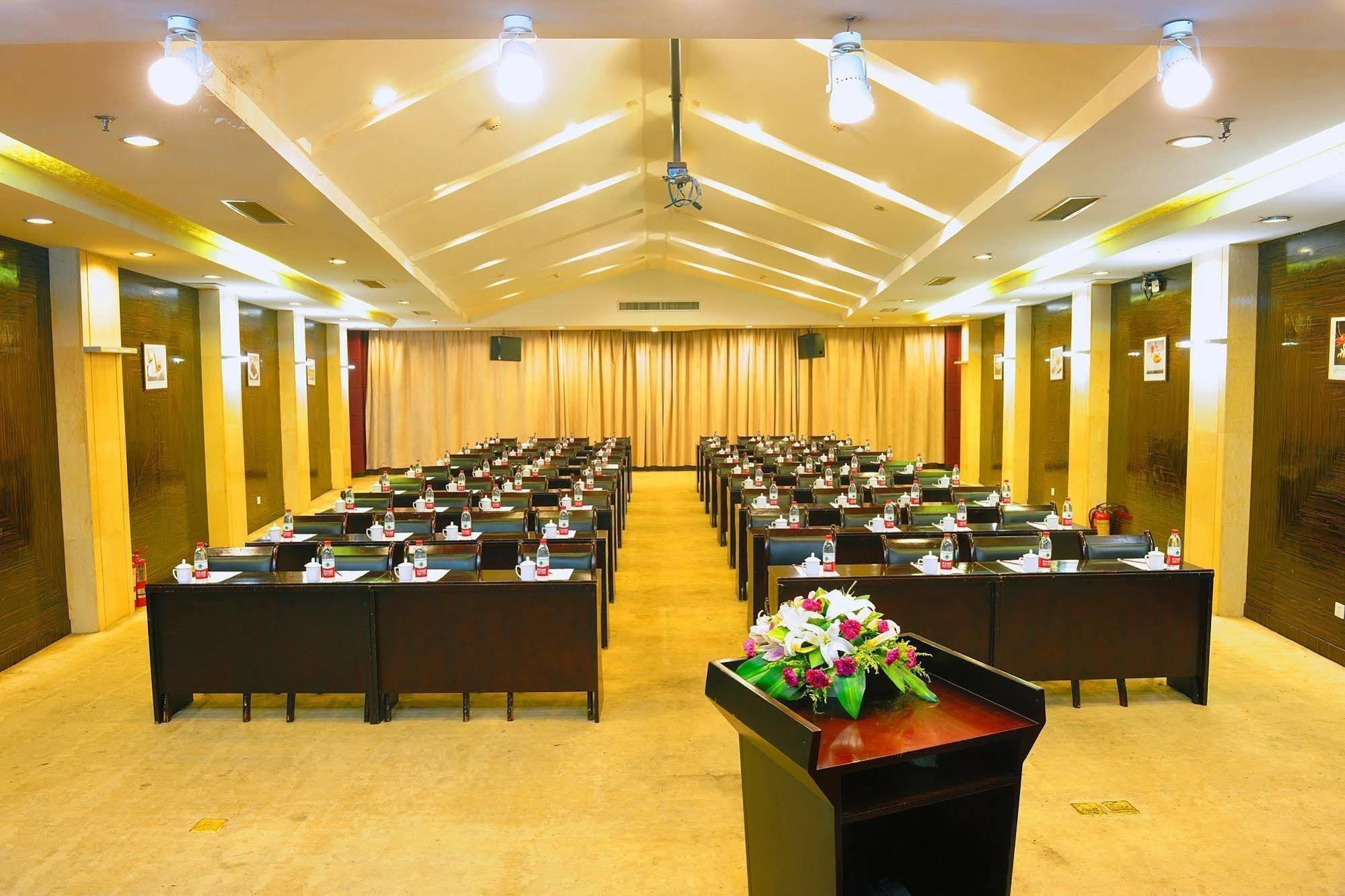 Crown Otel Vuhan Dış mekan fotoğraf
