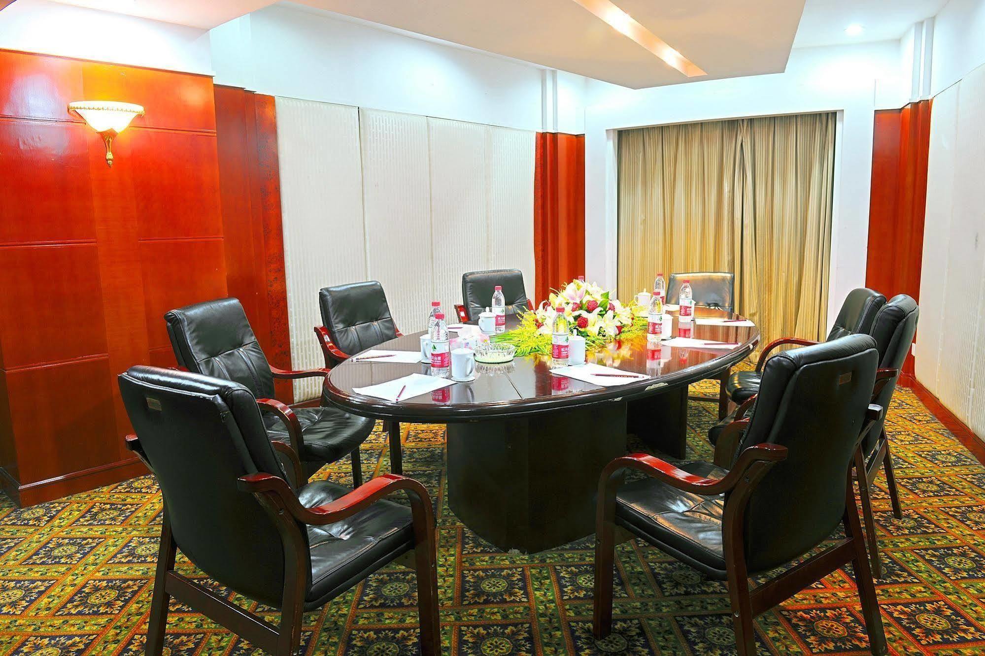 Crown Otel Vuhan Dış mekan fotoğraf